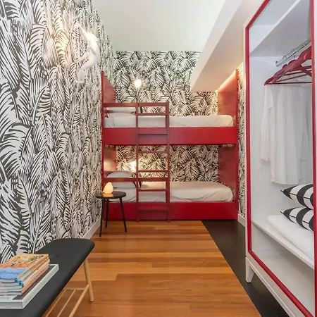 Guest house Casa Laranja 4*
